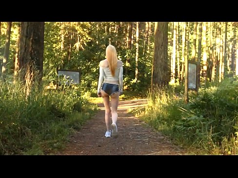 ❤️ Schöne Frau bewegt sich langsam, nicht nackt Video ❤❌ Porn video bei de.masseffect1.ru ️❤